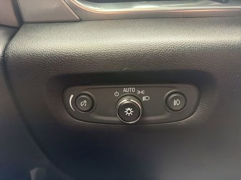 Used 2020 Chevrolet Traverse LT w/ LT Premium Package image 40