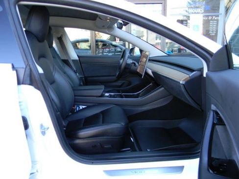 Used 2018 Tesla Model 3 Long Range image 16