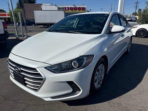 Used 2018 Hyundai Elantra SE FWD image 2