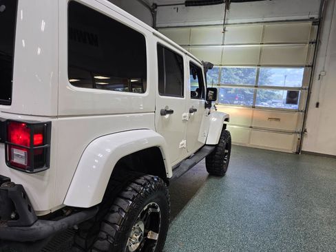 Used 2013 Jeep Wrangler Unlimited Sahara w/ Dual Top Group AWD/4WD image 7