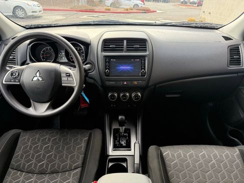 Used 2025 Mitsubishi Outlander Sport SE image 12