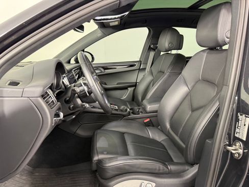 Used 2024 Porsche Macan image 5