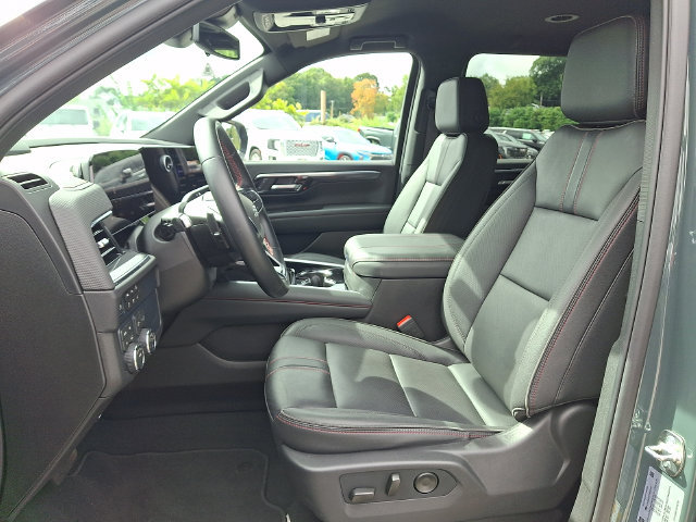 Used 2026 Chevrolet Suburban RST AWD/4WD image 2