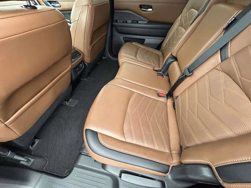 Used 2022 Nissan Pathfinder Platinum w/ Cargo Package image 12