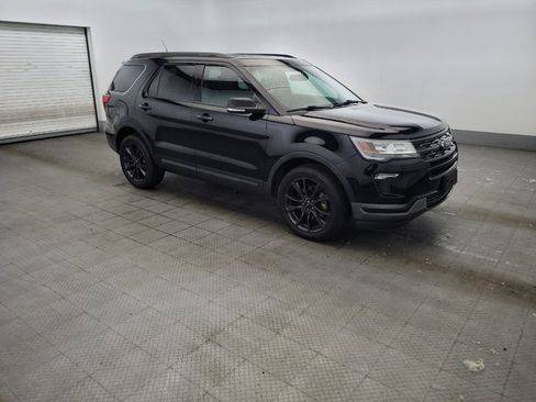 Used 2018 Ford Explorer XLT w/ Equipment Group 202A AWD/4WD image 11