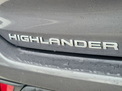 Used 2024 Toyota Highlander LE image 6