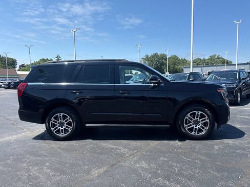 Used 2025 Ford Expedition Active AWD/4WD image 6