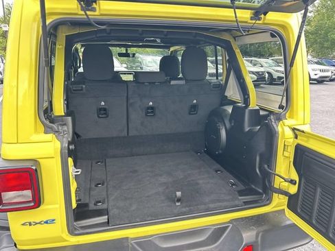 Used 2023 Jeep Wrangler Unlimited w/ Sun & Screen Package AWD/4WD image 12