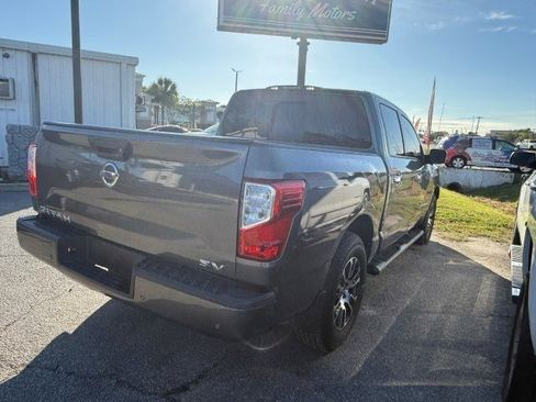 Used 2021 Nissan Titan SV image 5