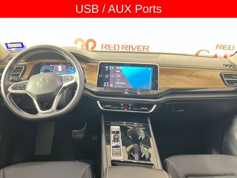 Used 2025 Volkswagen Atlas SE image 13