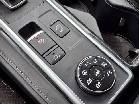 Used 2024 Nissan Pathfinder SL AWD/4WD image 20
