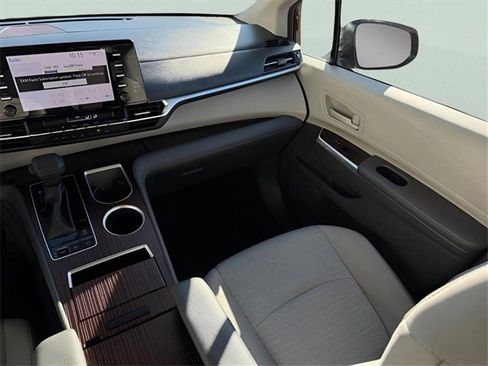 Used 2024 Toyota Sienna LE image 10