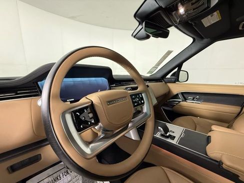 New 2025 Land Rover Range Rover Long Wheelbase SE image 10