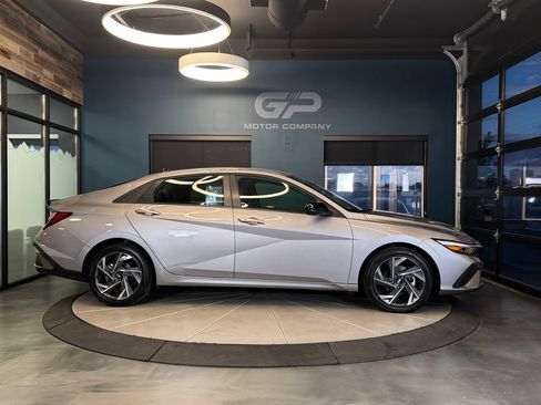 Used 2025 Hyundai Elantra Sport FWD image 2