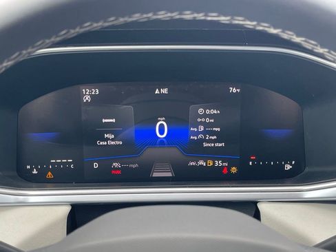 Used 2025 Volkswagen Taos SE image 26