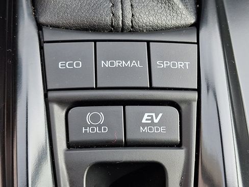 Used 2025 Toyota Camry SE w/ Convenience Package image 25