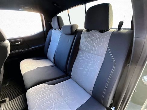 Certified 2021 Toyota Tacoma TRD Off-Road image 19