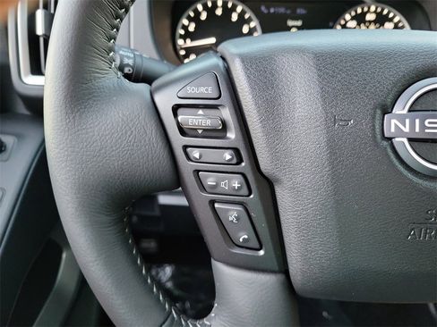 Used 2025 Nissan Frontier SV w/ SV Convenience Package image 5