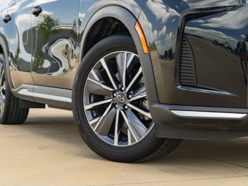 Certified 2026 INFINITI QX60 Luxe w/ Family Package AWD/4WD image 2