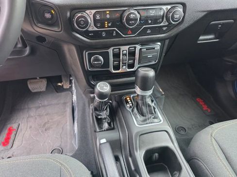 Used 2024 Jeep Gladiator Sport image 21