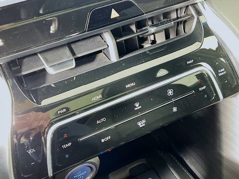 Used 2021 Toyota Venza Limited w/ Advanced Technology Package image 15