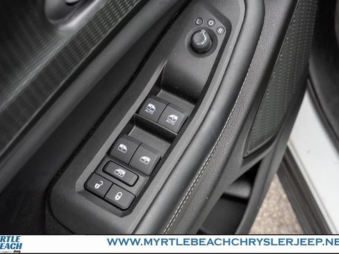 Certified 2024 Jeep Grand Cherokee L Altitude image 17