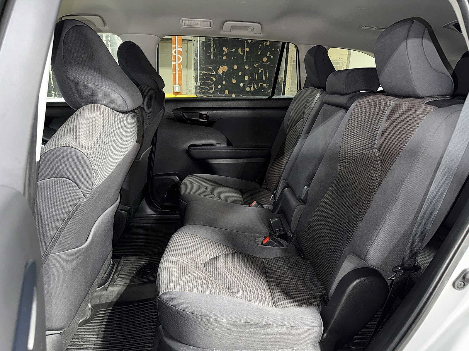 Used 2023 Toyota Highlander LE FWD image 17