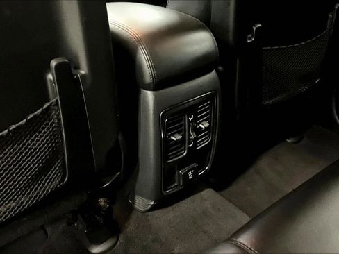 Used 2019 Jeep Grand Cherokee Altitude image 10