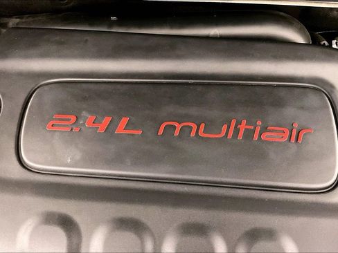 Used 2020 Jeep Renegade Latitude image 32