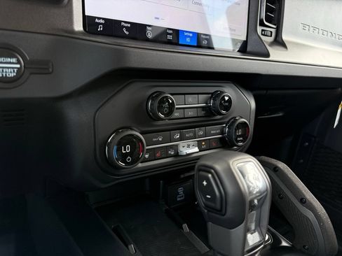New 2025 Ford Bronco Badlands AWD/4WD image 18