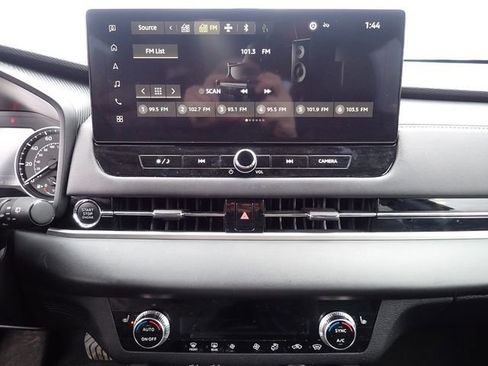 Used 2025 Mitsubishi Outlander SE image 28