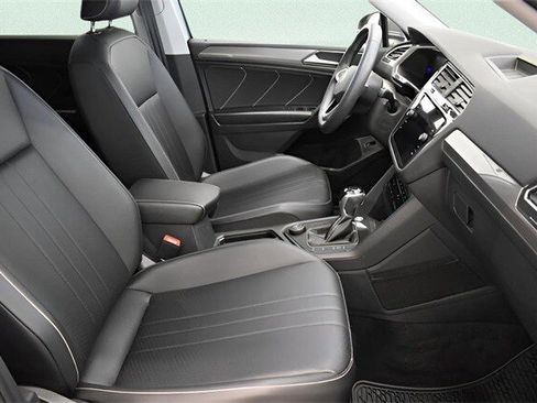 Used 2022 Volkswagen Tiguan SE image 14
