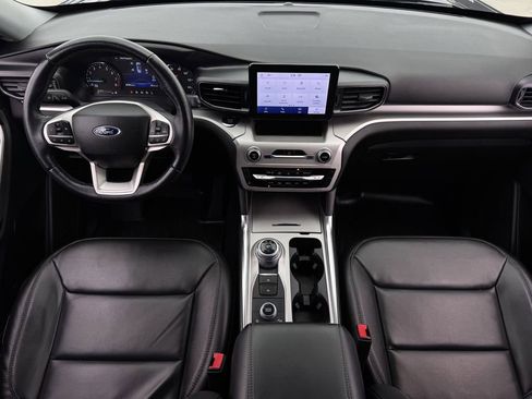 Used 2022 Ford Explorer XLT w/ Equipment Group 202A image 12