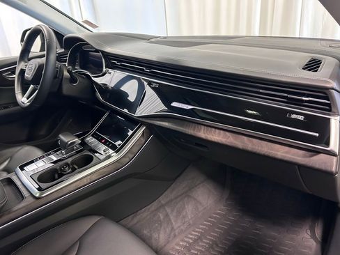 Used 2019 Audi Q8 Prestige AWD/4WD image 24