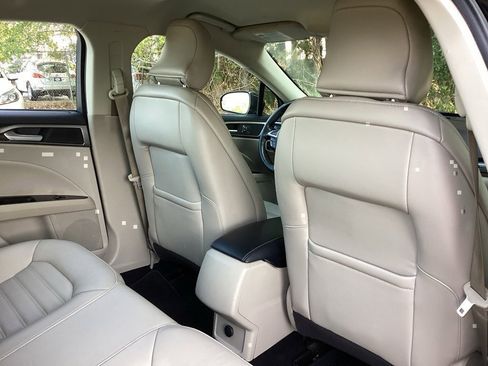 Used 2017 Ford Fusion SE image 31