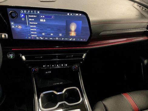 Used 2025 Chevrolet Traverse RS w/ LPO, Floor Liner Package image 5