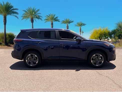 Used 2024 Nissan Rogue SV AWD/4WD image 6