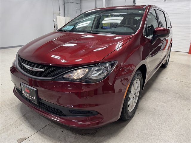 Used 2023 Chrysler Voyager LX FWD image 3