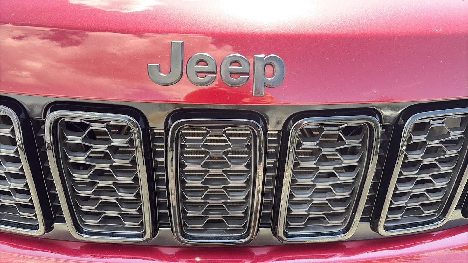 Used 2019 Jeep Grand Cherokee Altitude AWD/4WD image 28