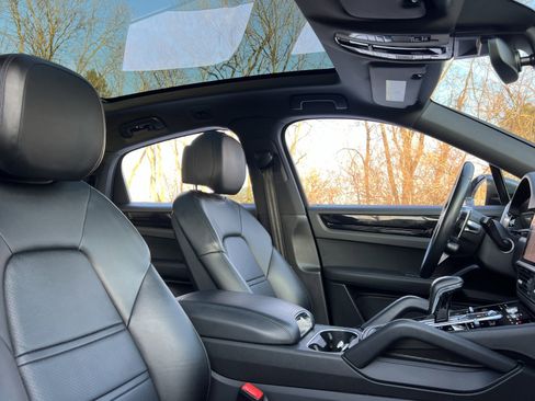 Certified 2021 Porsche Cayenne Coupe image 21