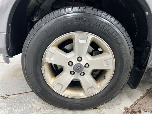 Used 2004 Ford Explorer XLT image 25