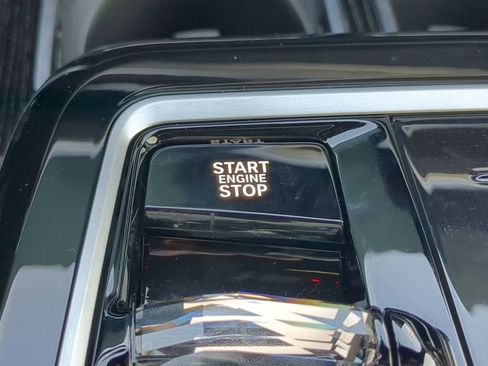 Certified 2026 BMW 740i xDrive image 30