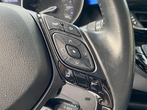 Used 2022 Toyota C-HR XLE image 42