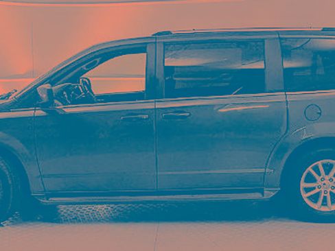 Used 2018 Dodge Grand Caravan SXT w/ Rear Park Assist Package image 5