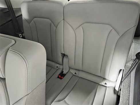 Used 2019 Audi Q7 3.0T Premium Plus image 18