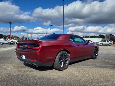 Used 2022 Dodge Challenger R/T w/ Plus Package image 5