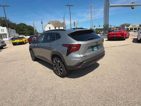 Used 2024 Chevrolet Trax RS w/ Sunroof Package FWD image 6