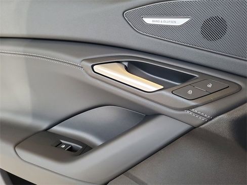 New 2025 Audi Q6 e-tron Premium Plus image 15