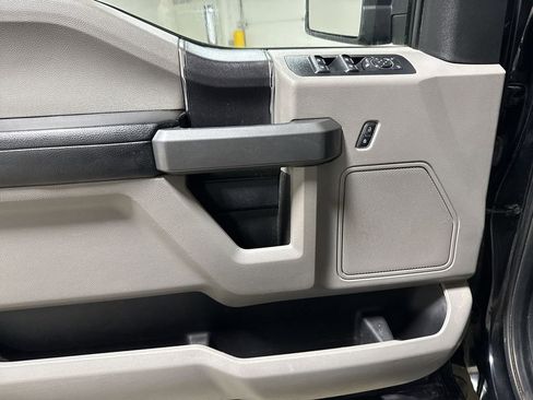 Used 2016 Ford F150 XLT AWD/4WD image 19