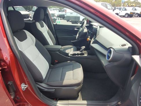 Used 2024 Chevrolet Trax LS w/ LS Convenience Package FWD image 26